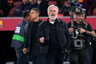 مورينيو يتحدث عن.. تفوق ريال مدريد.. تضحية لونين وفالفيردي.. والطرد المستحق لبرشلونة 26 أكتوبر 2026 01:58 ص